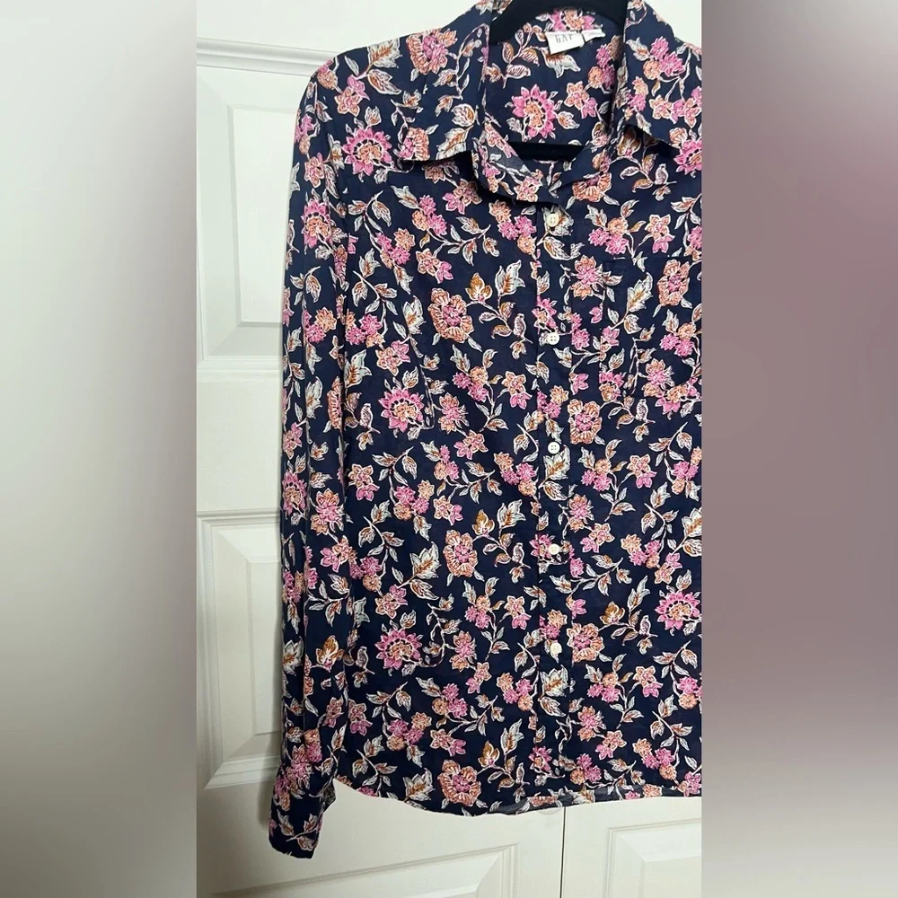 GAP Floral Button-Up Blouse Size Medium Navy Pink Long Sleeve Lightweight Top